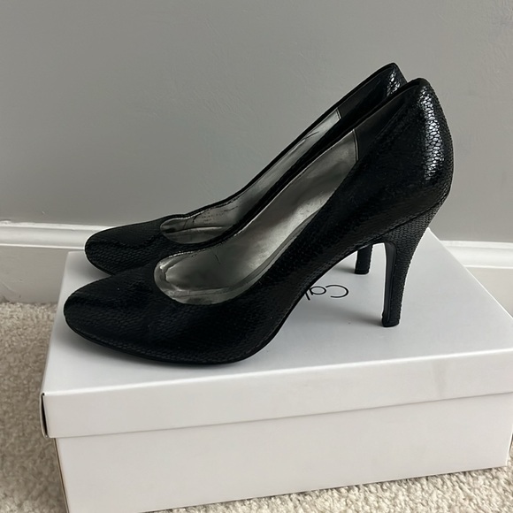 Calvin Klein - Salina Python Print, Black High Heels - Size 8.5M - Picture 2 of 7